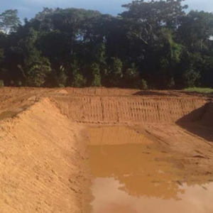 Escavação tanque de peixe